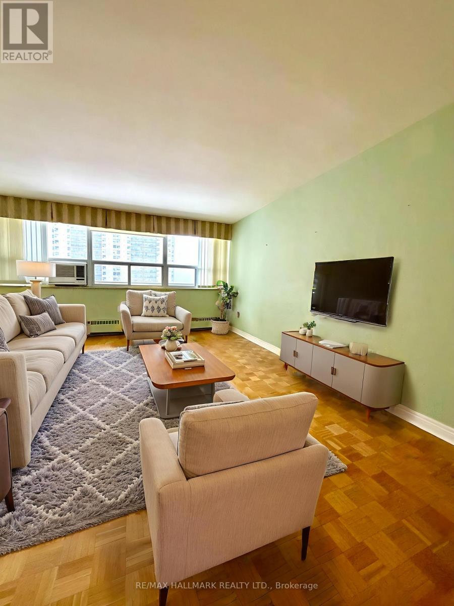 360 Ridelle Avenue 817