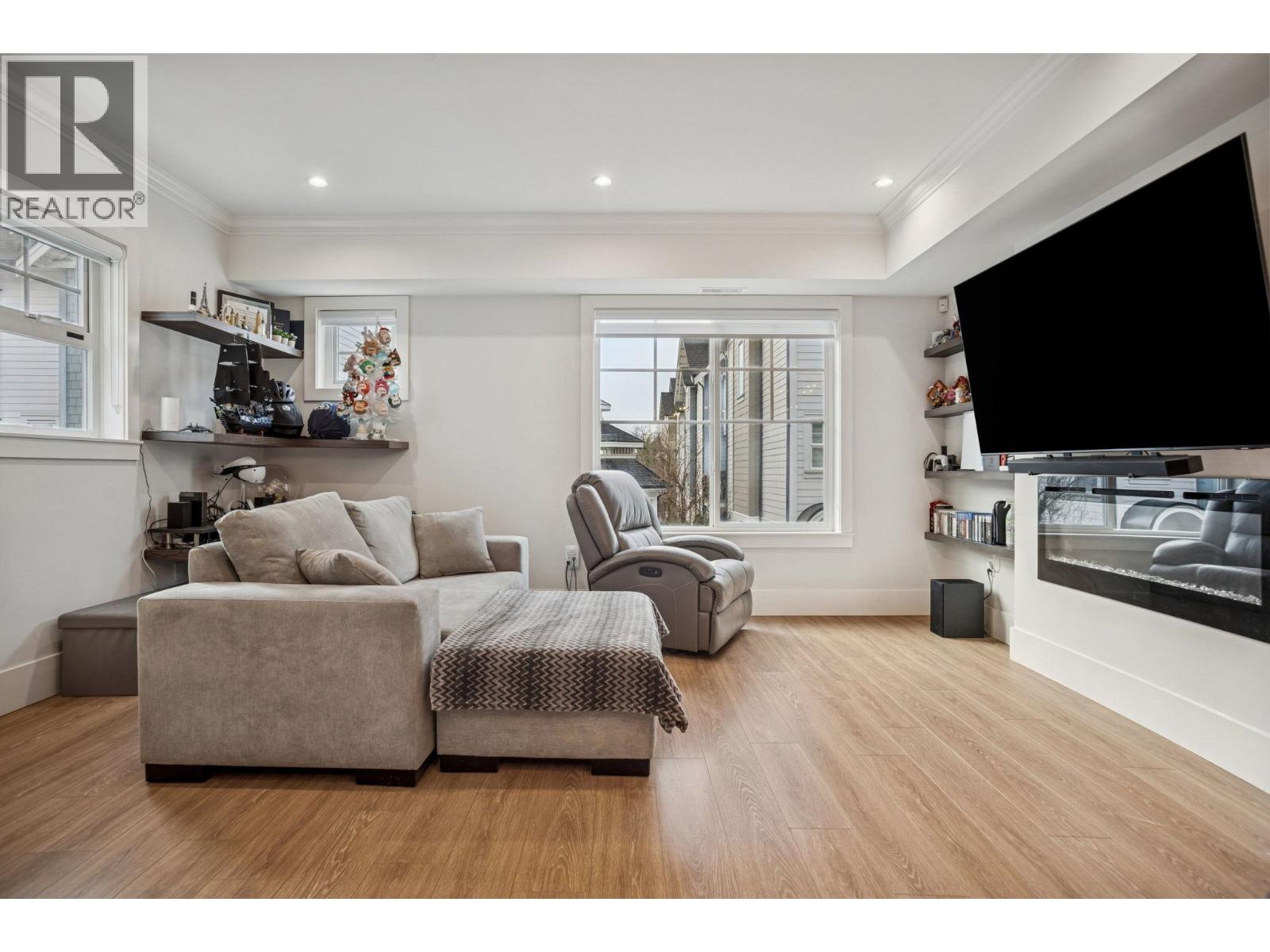 #7-9211 MCKIM Way, Richmond