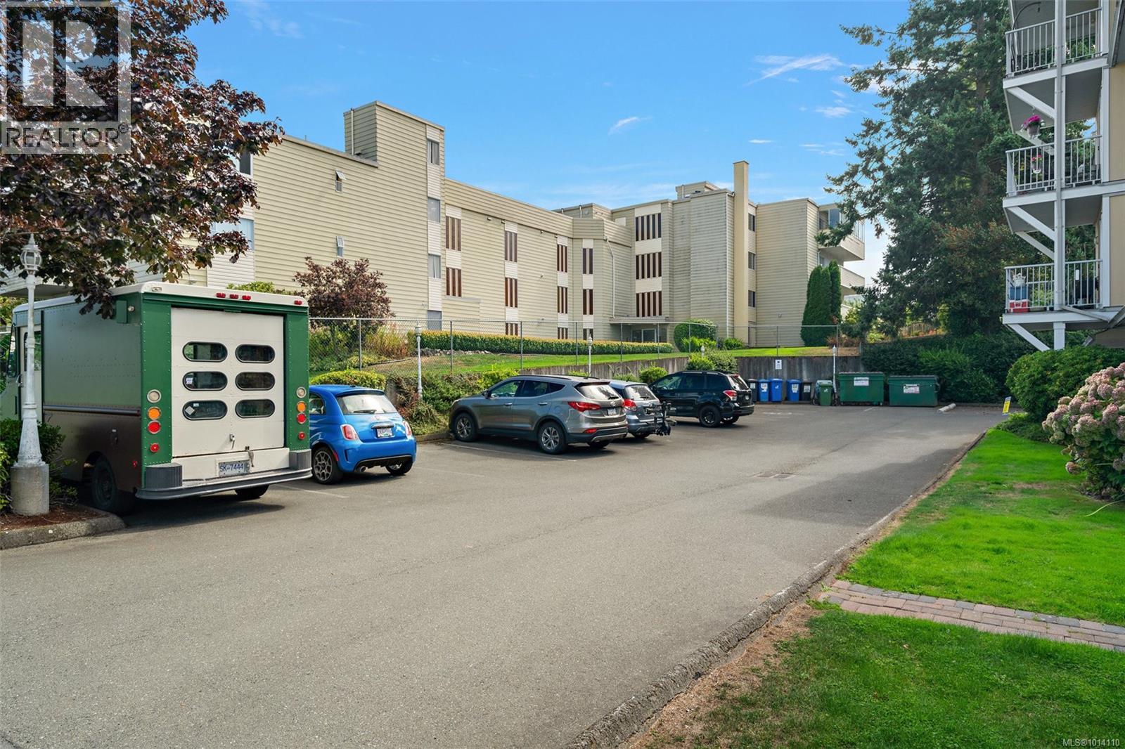 205 885 Ellery Street, Esquimalt