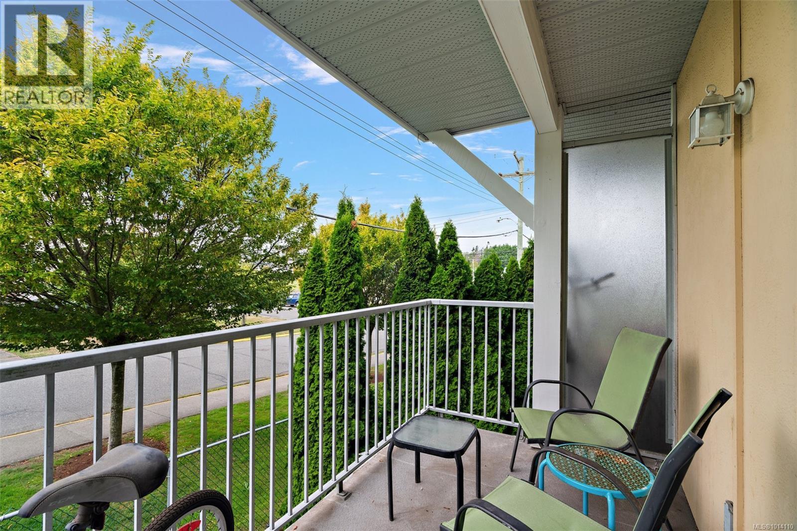 205 885 Ellery Street, Esquimalt