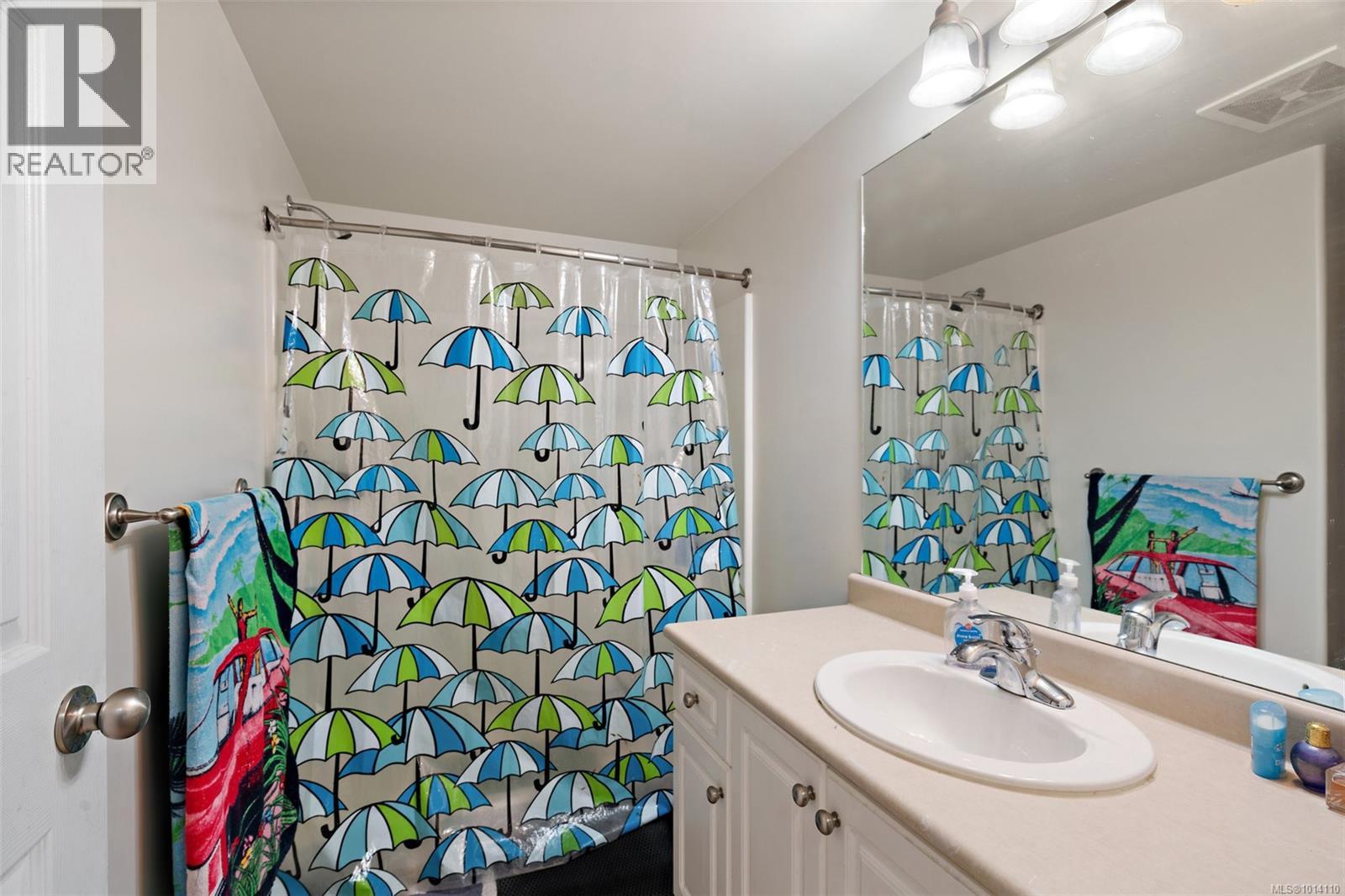 205 885 Ellery Street, Esquimalt