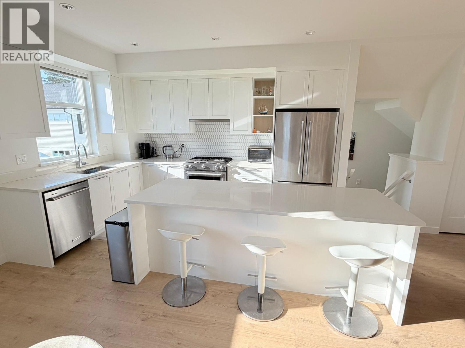 162 3565 BAYCREST AVENUE - Photo 3 of 20, Coquitlam, British Columbia