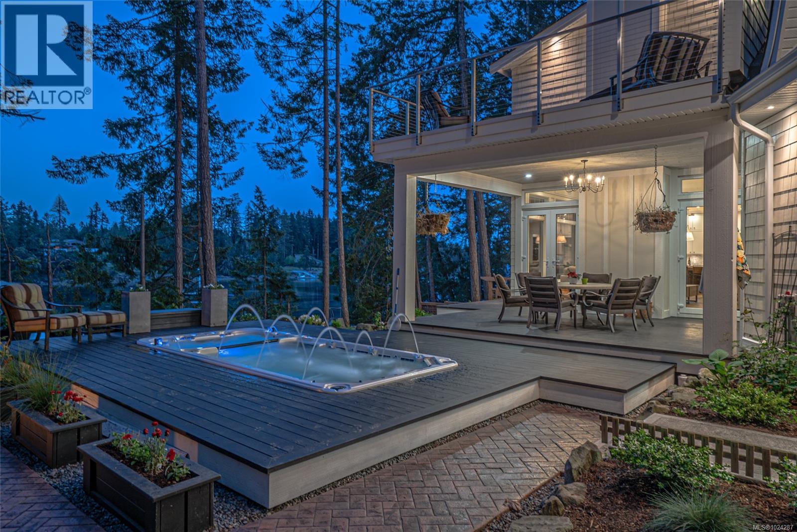 3973 Cove Rd, Ladysmith