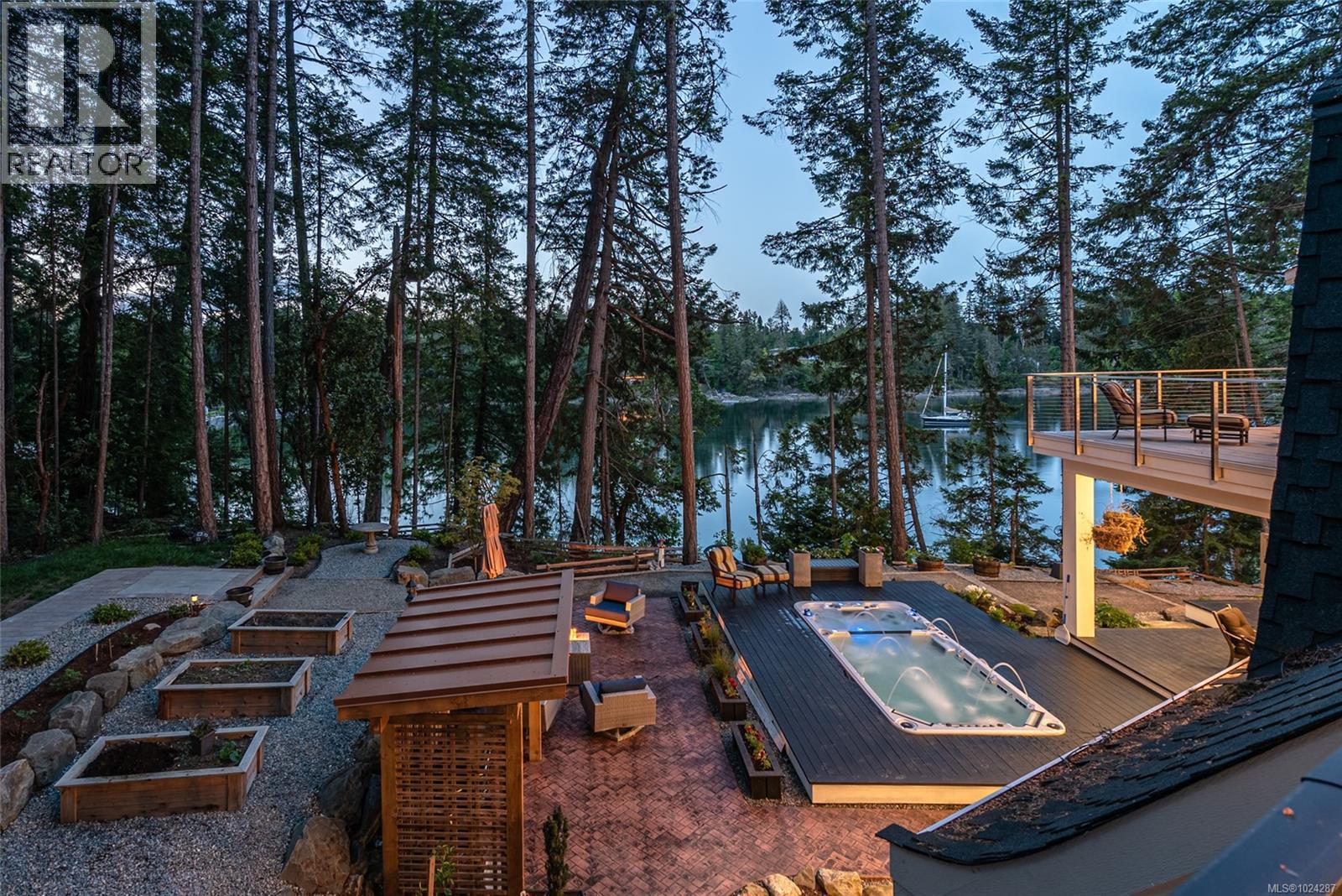 3973 Cove Rd, Ladysmith