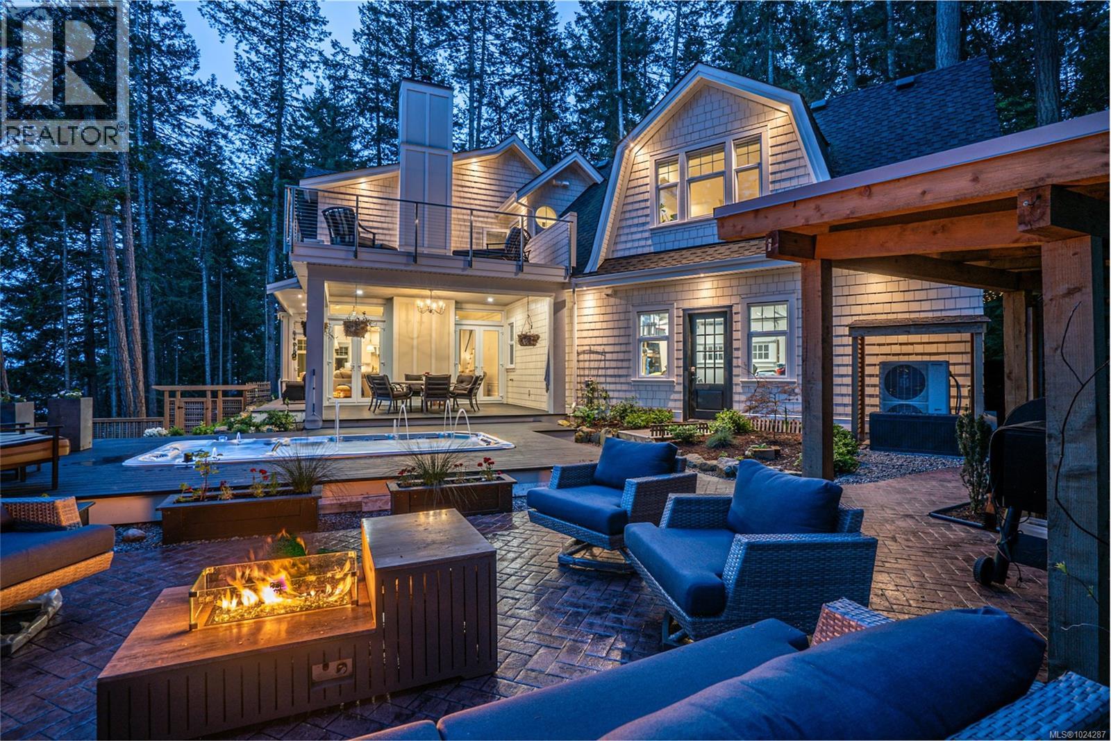 3973 Cove Rd, Ladysmith