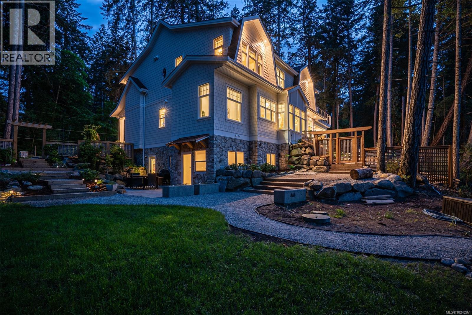 3973 Cove Rd, Ladysmith