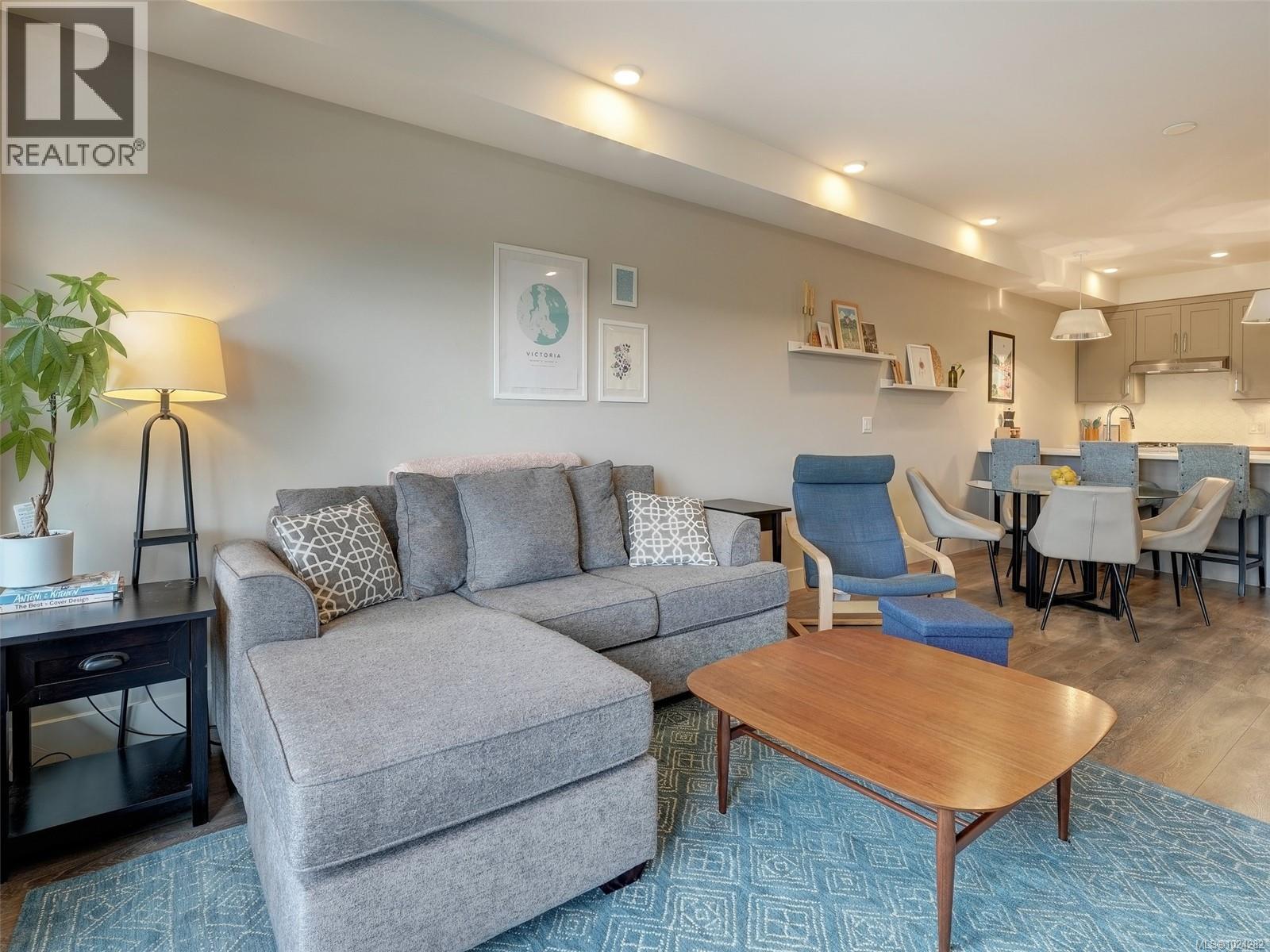 Single Family House for Sale in   Travino Lane Travino Saanich 