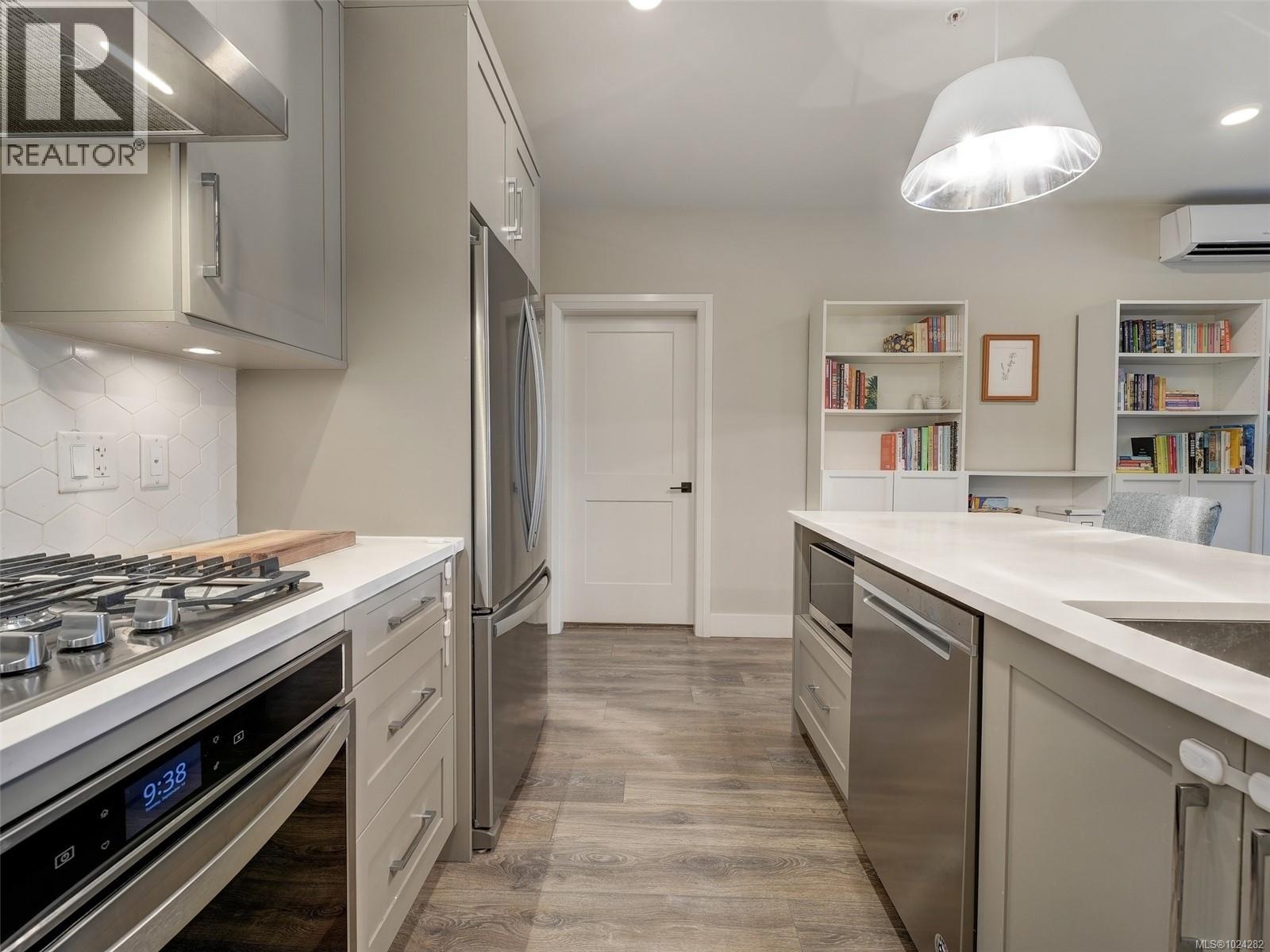 Single Family House for Sale in   Travino Lane Travino Saanich 