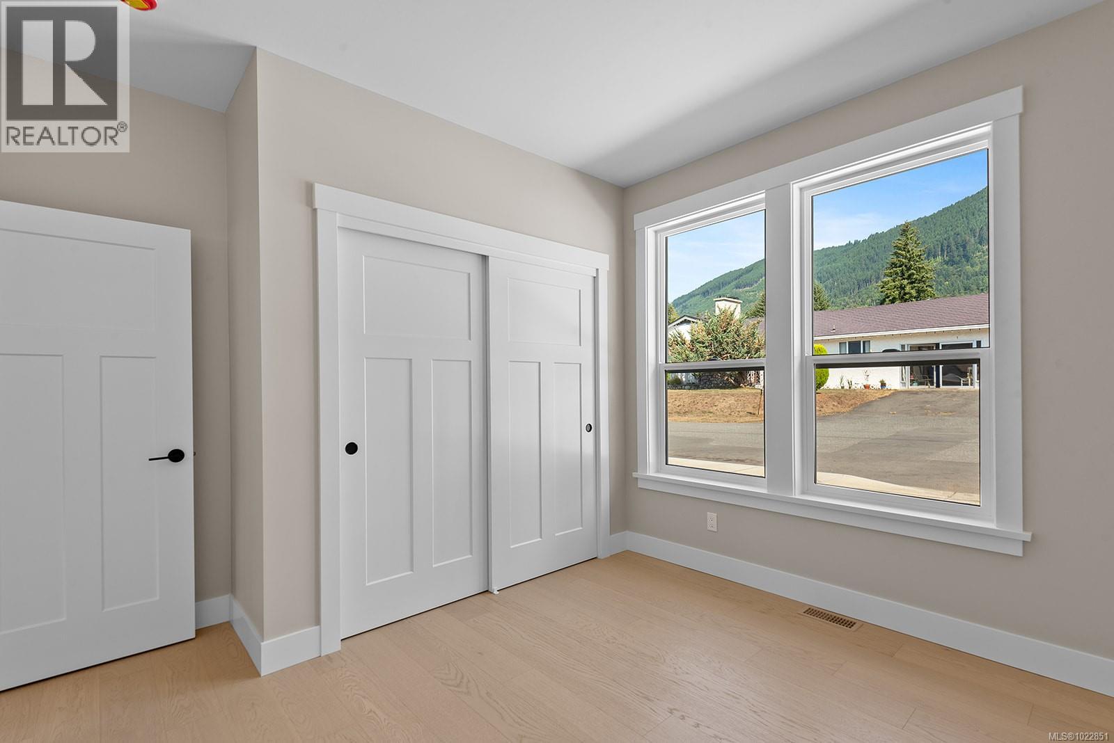 212 Oak Lane, Lake Cowichan