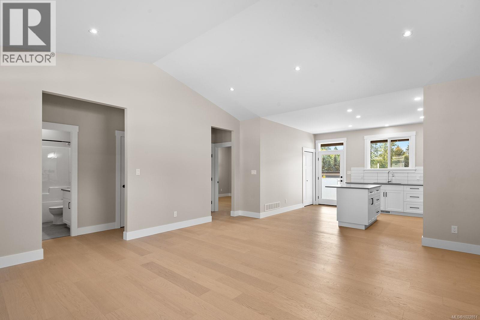 212 Oak Lane, Lake Cowichan