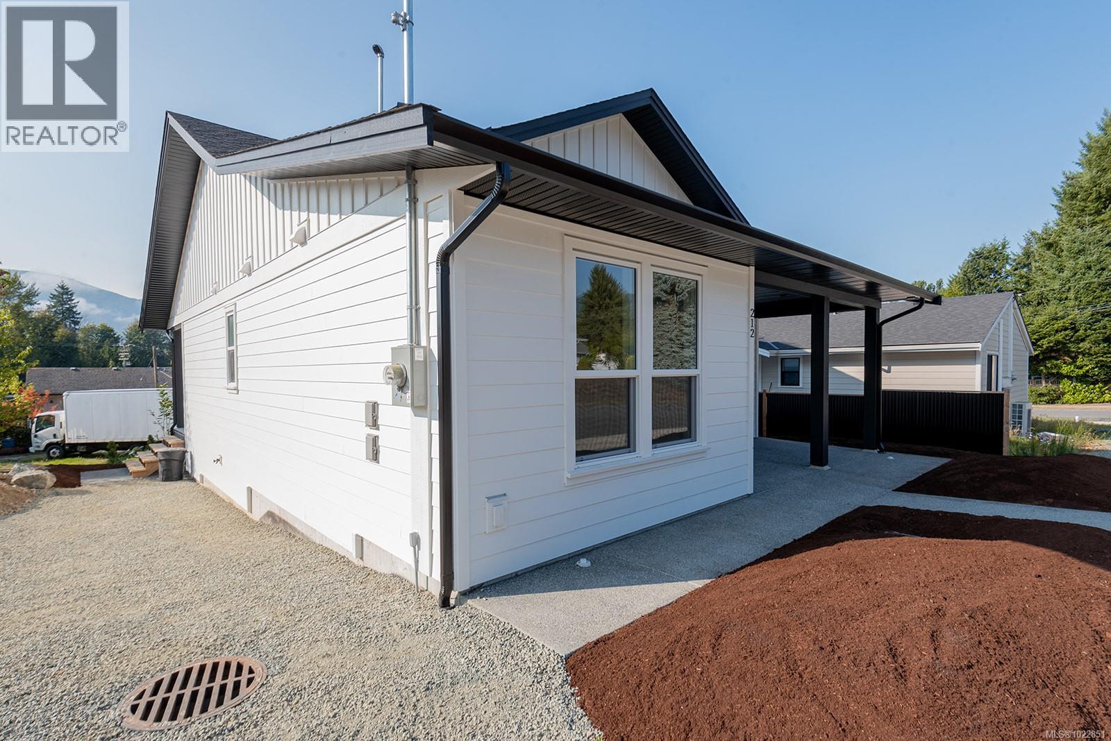 212 Oak Lane, Lake Cowichan