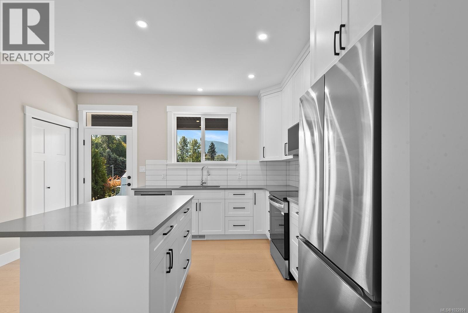 212 Oak Lane, Lake Cowichan