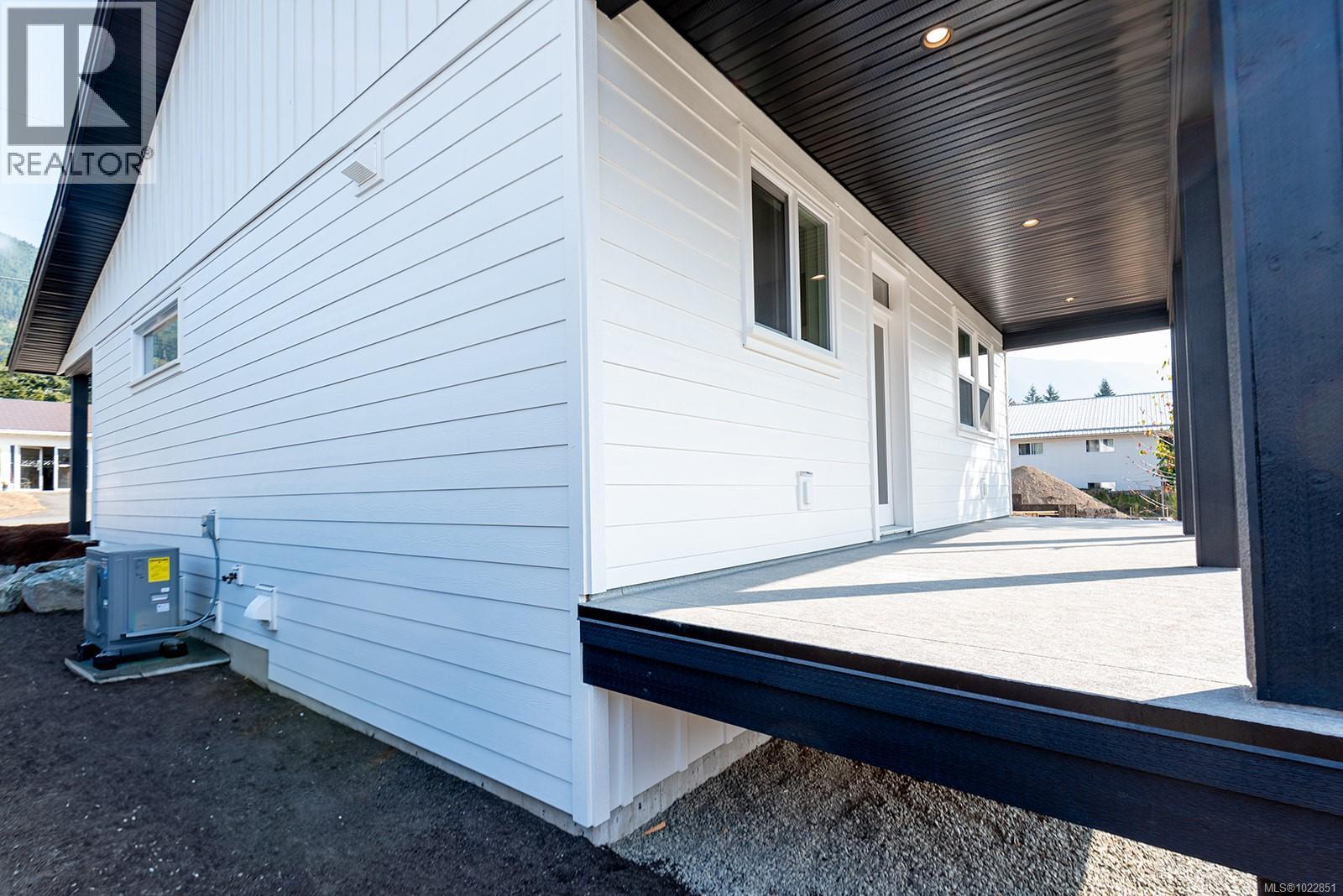 212 Oak Lane, Lake Cowichan