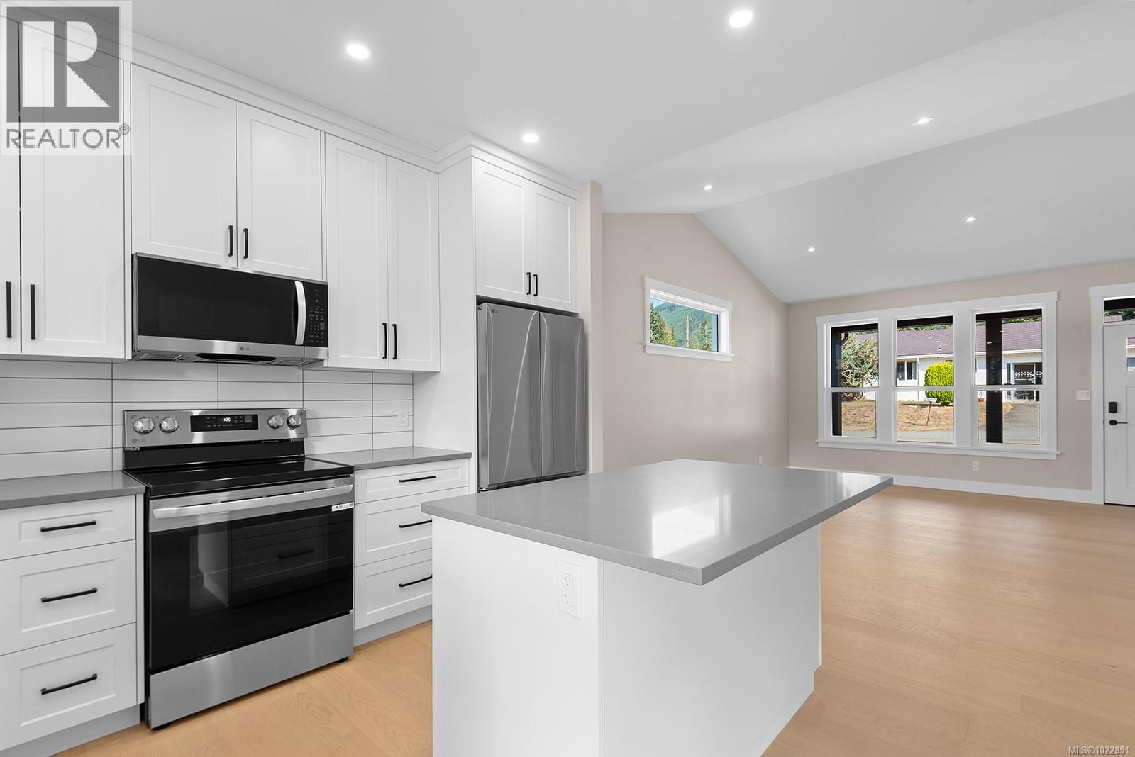 212 Oak Lane, Lake Cowichan