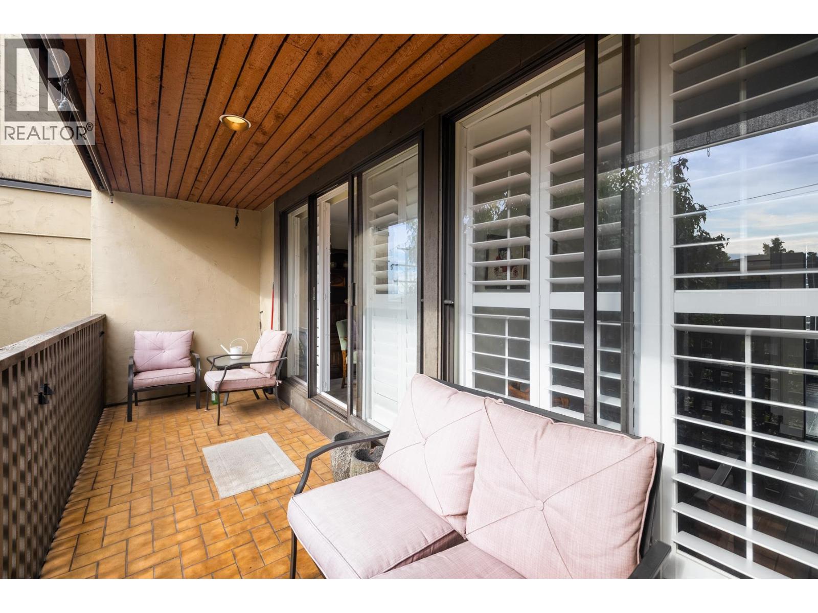 209 141 W 13TH STREET, North Vancouver