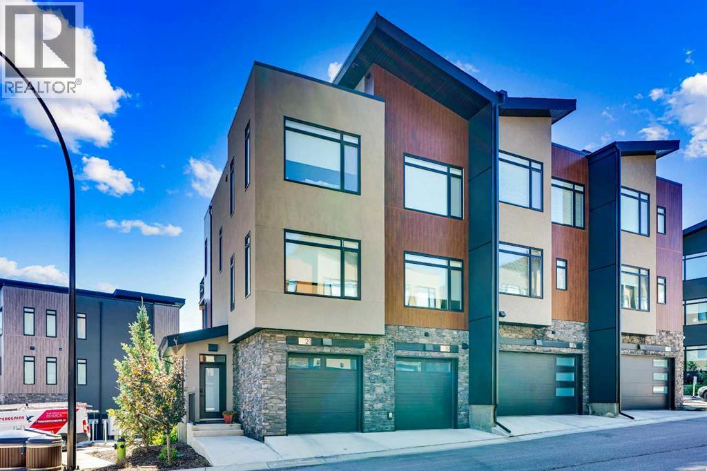 Single Family House for Sale in  Royal Elm Green NW Royal Oak Calgary 