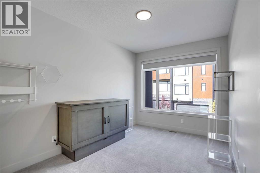 Single Family House for Sale in  Royal Elm Green NW Royal Oak Calgary 