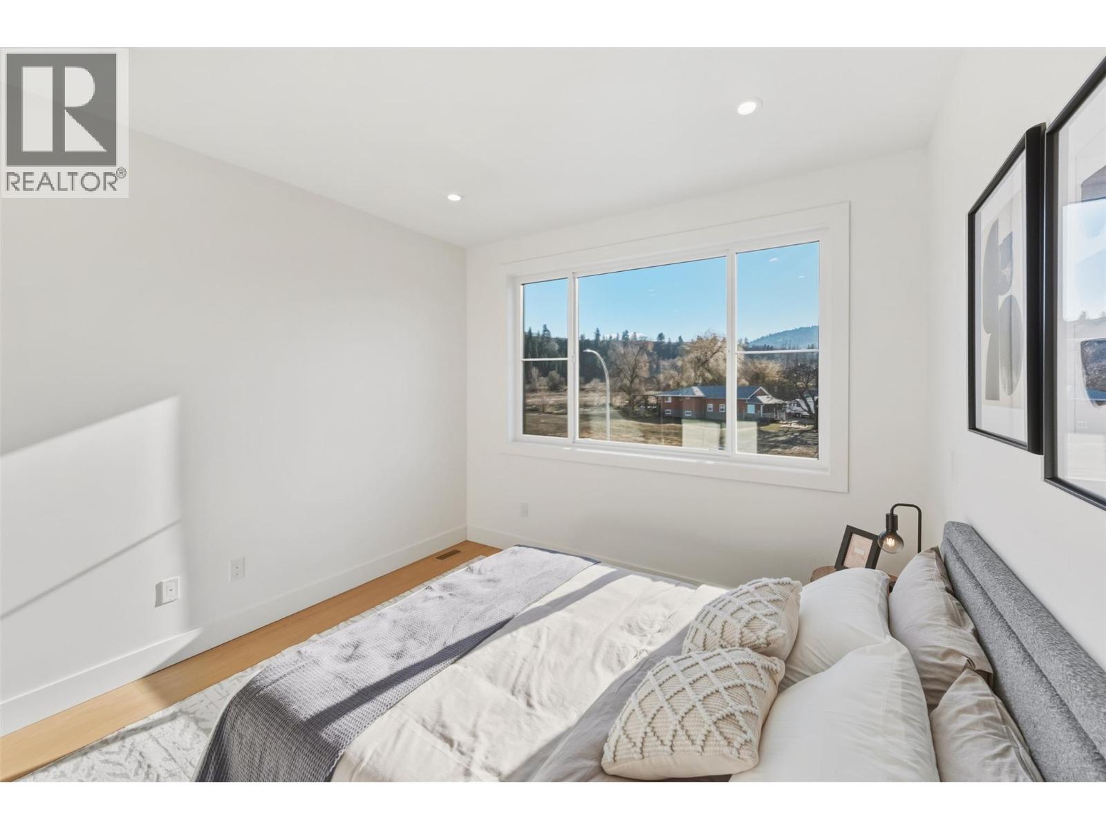 194 Maple Place Unit# 3, Oliver