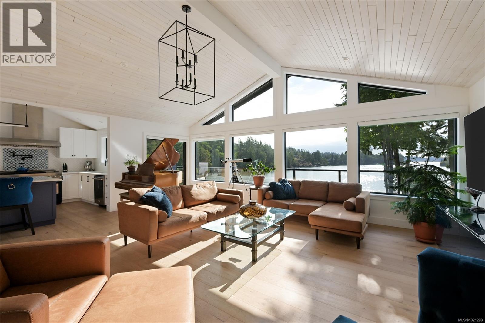  8 Woodville Place, View Royal