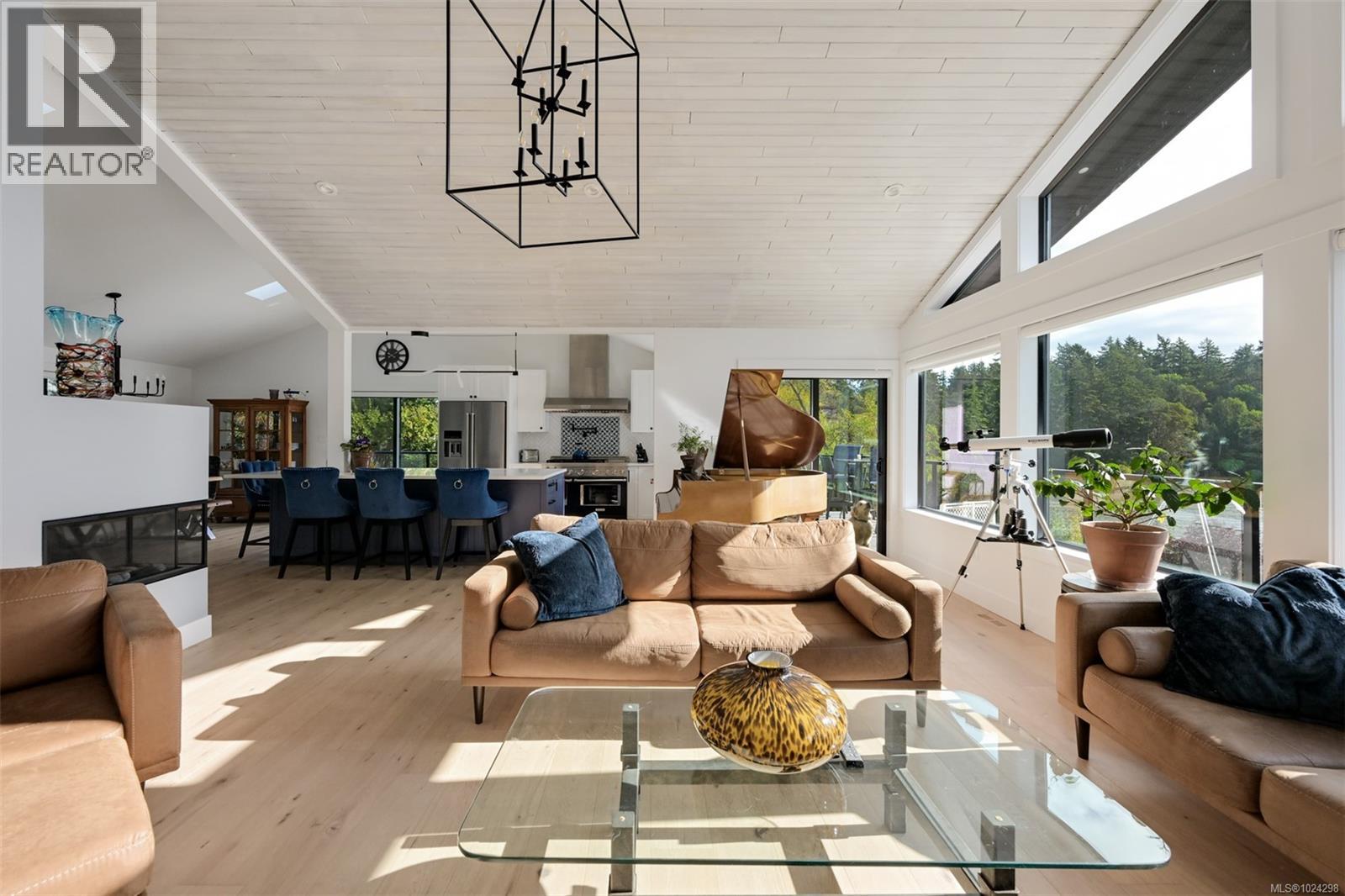  8 Woodville Place, View Royal