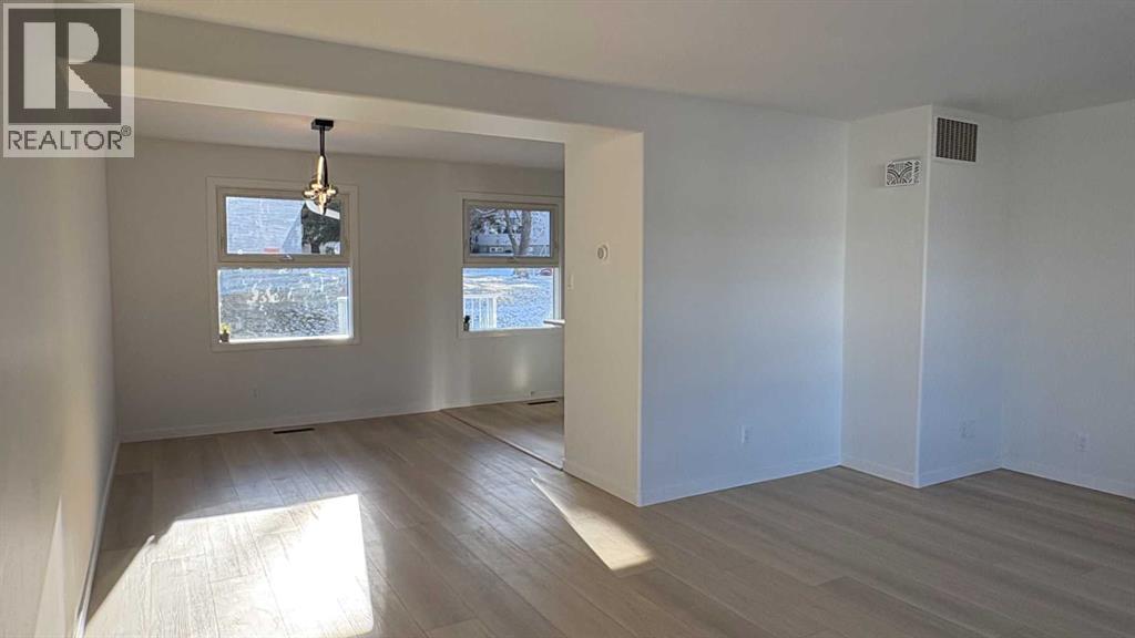 Single Family House for Sale in   Avenue NE Winston Heights/Mountview Calgary 