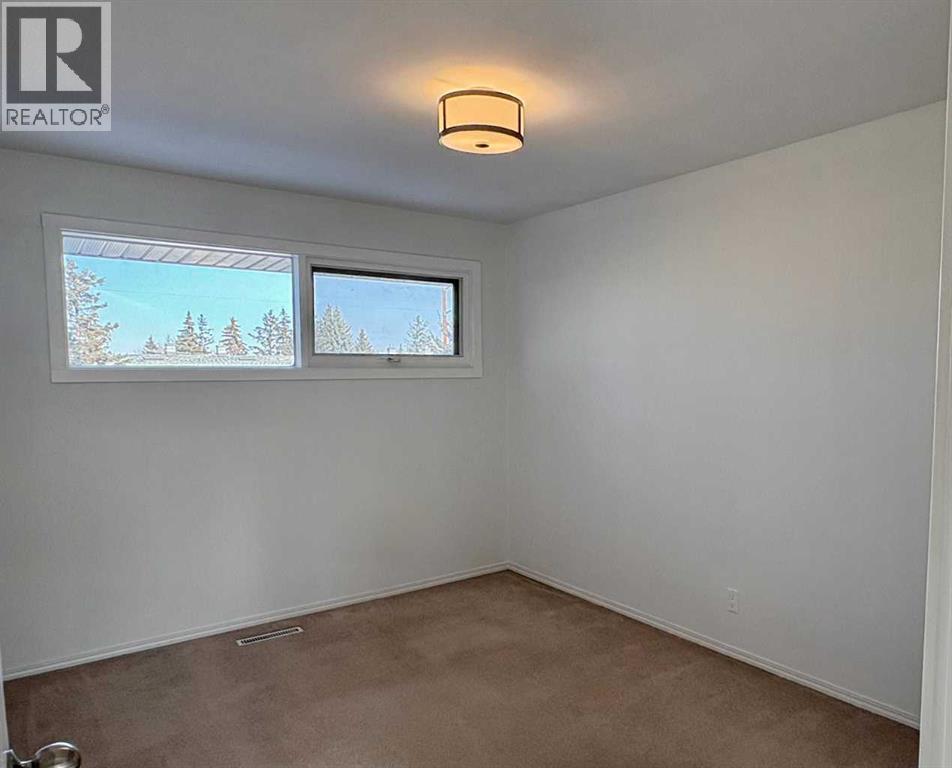 Single Family House for Sale in   Avenue NE Winston Heights/Mountview Calgary 