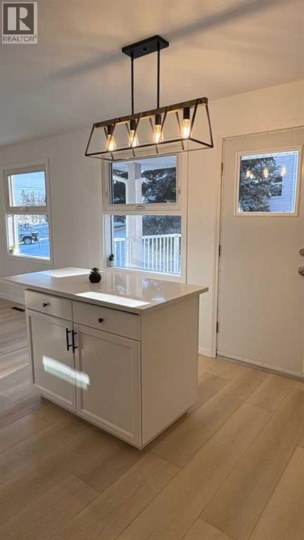 Single Family House for Sale in   Avenue NE Winston Heights/Mountview Calgary 