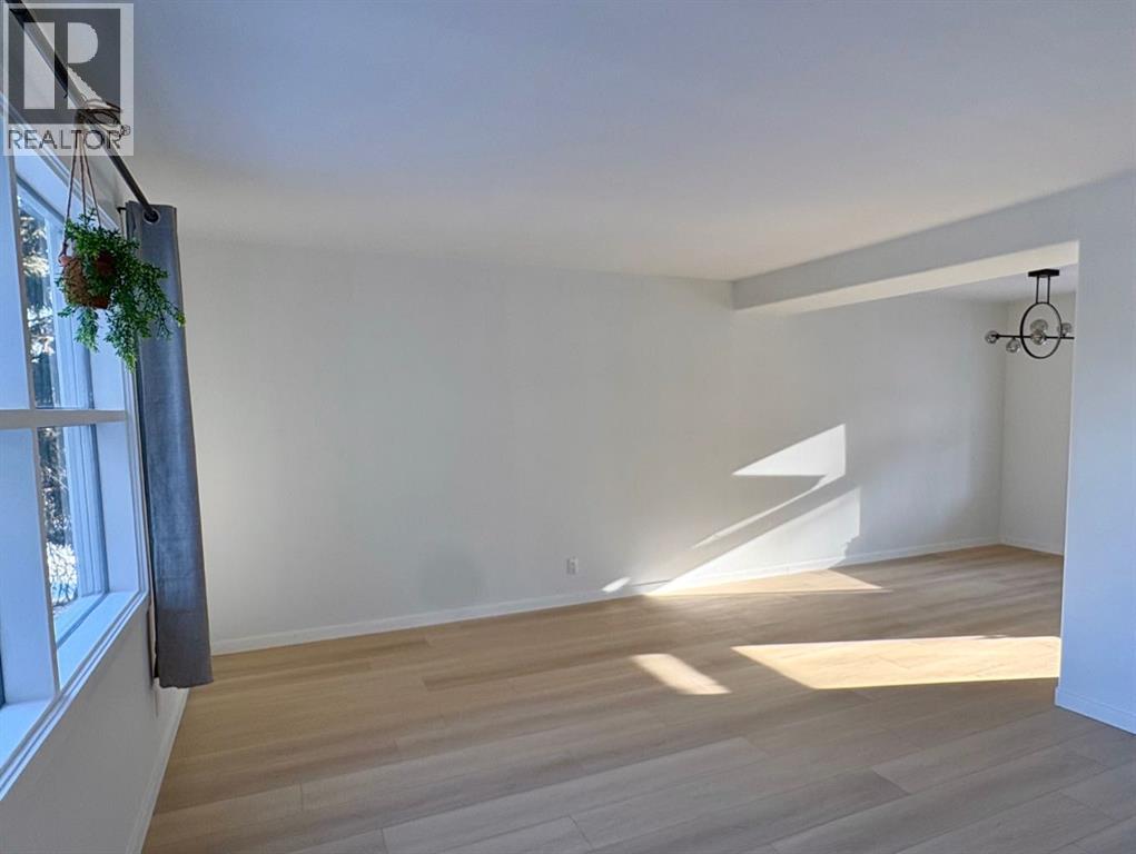 Single Family House for Sale in   Avenue NE Winston Heights/Mountview Calgary 