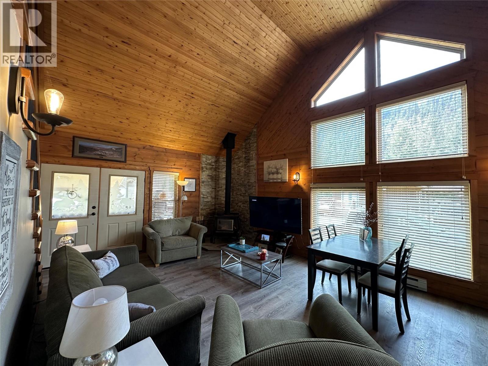 109 Missezula Lake Road, Princeton