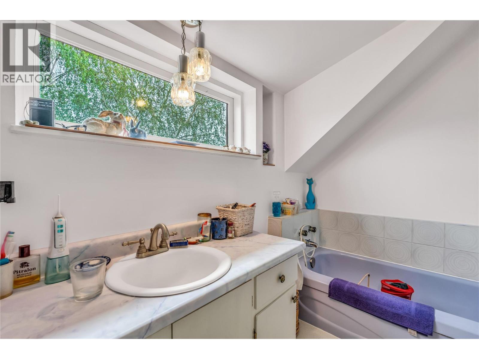 4206 Monro Avenue, Summerland