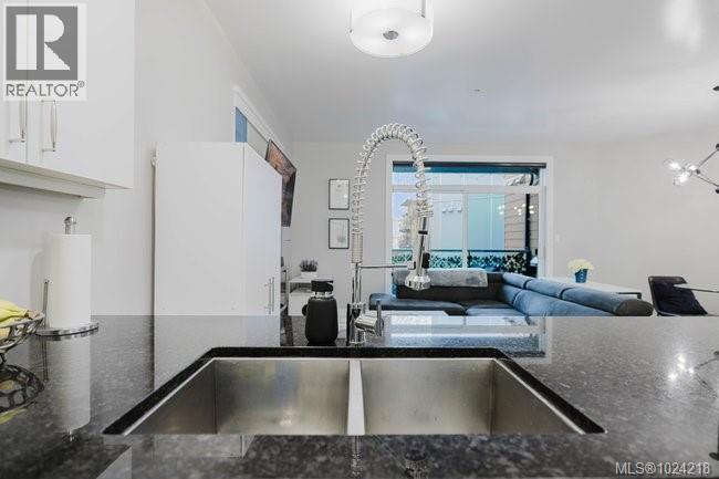 201 606 Speed Ave, Victoria