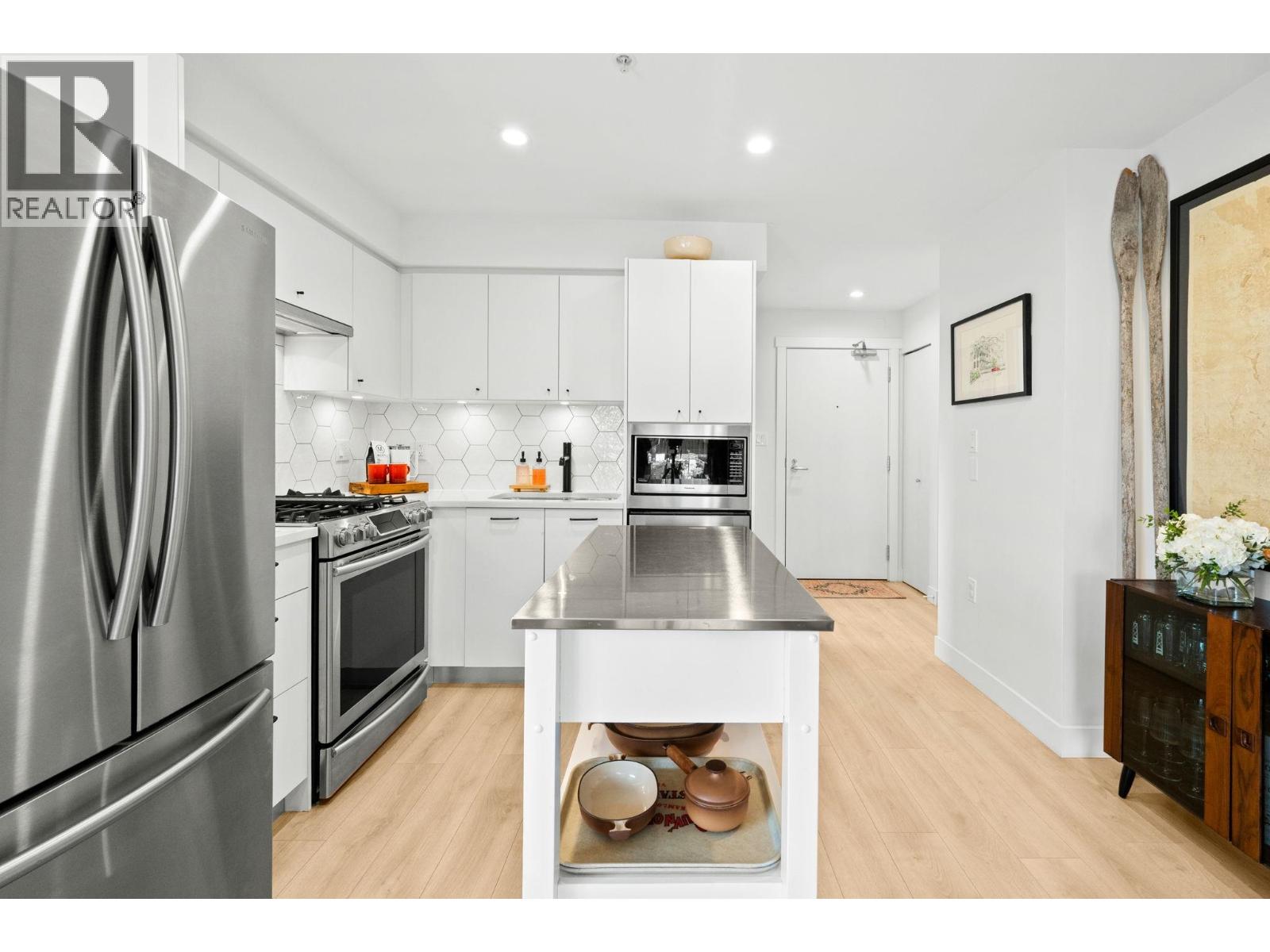 303 1519 CROWN STREET, North Vancouver