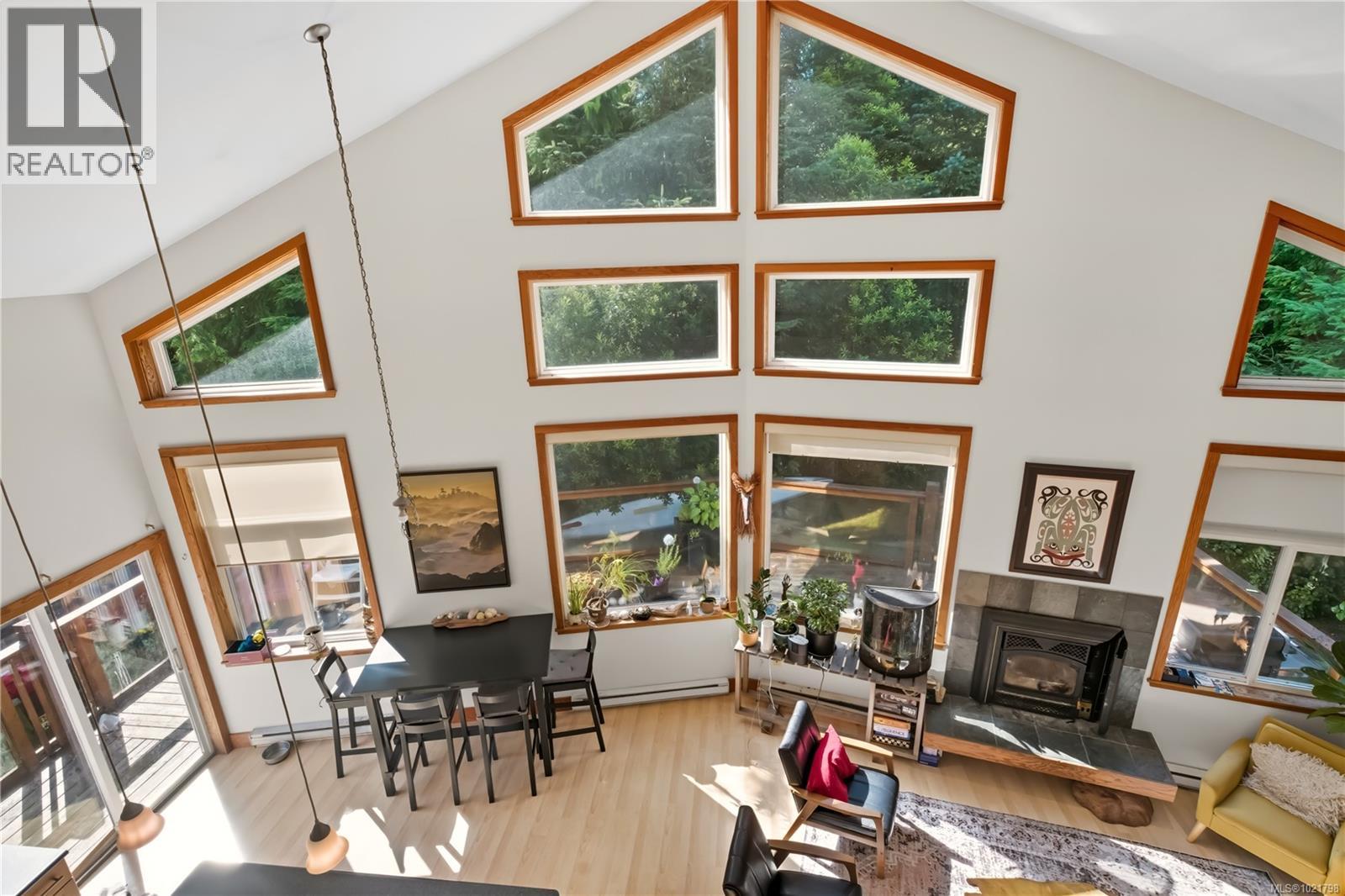 978 Peninsula Rd, Ucluelet