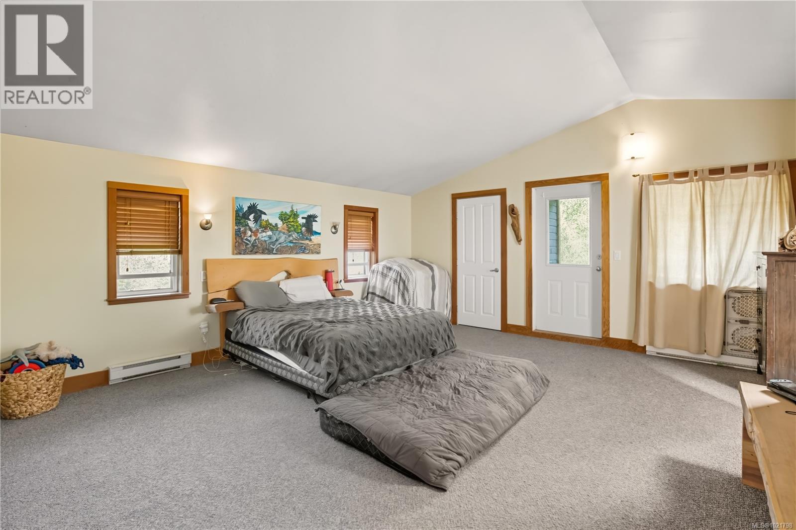 978 Peninsula Rd, Ucluelet