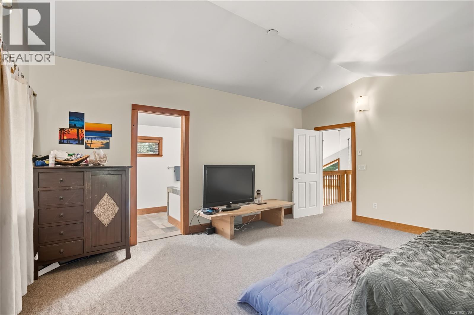 978 Peninsula Rd, Ucluelet