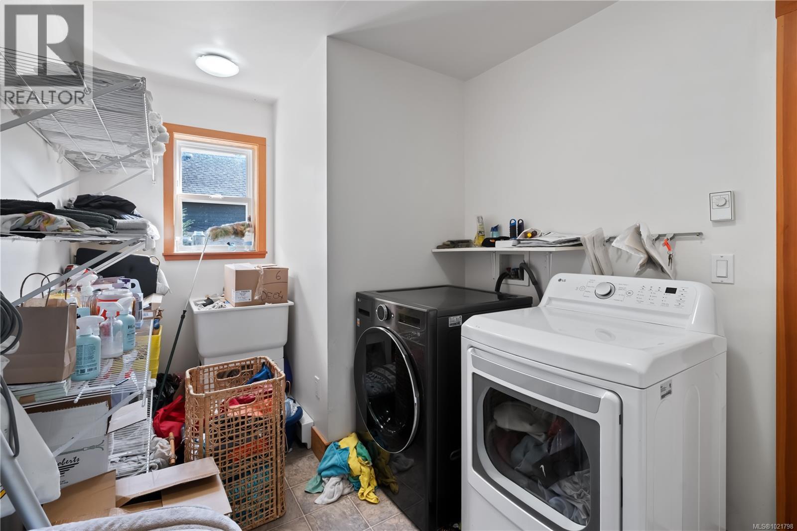 978 Peninsula Rd, Ucluelet