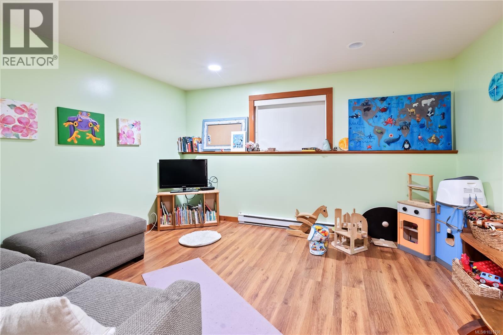 978 Peninsula Rd, Ucluelet