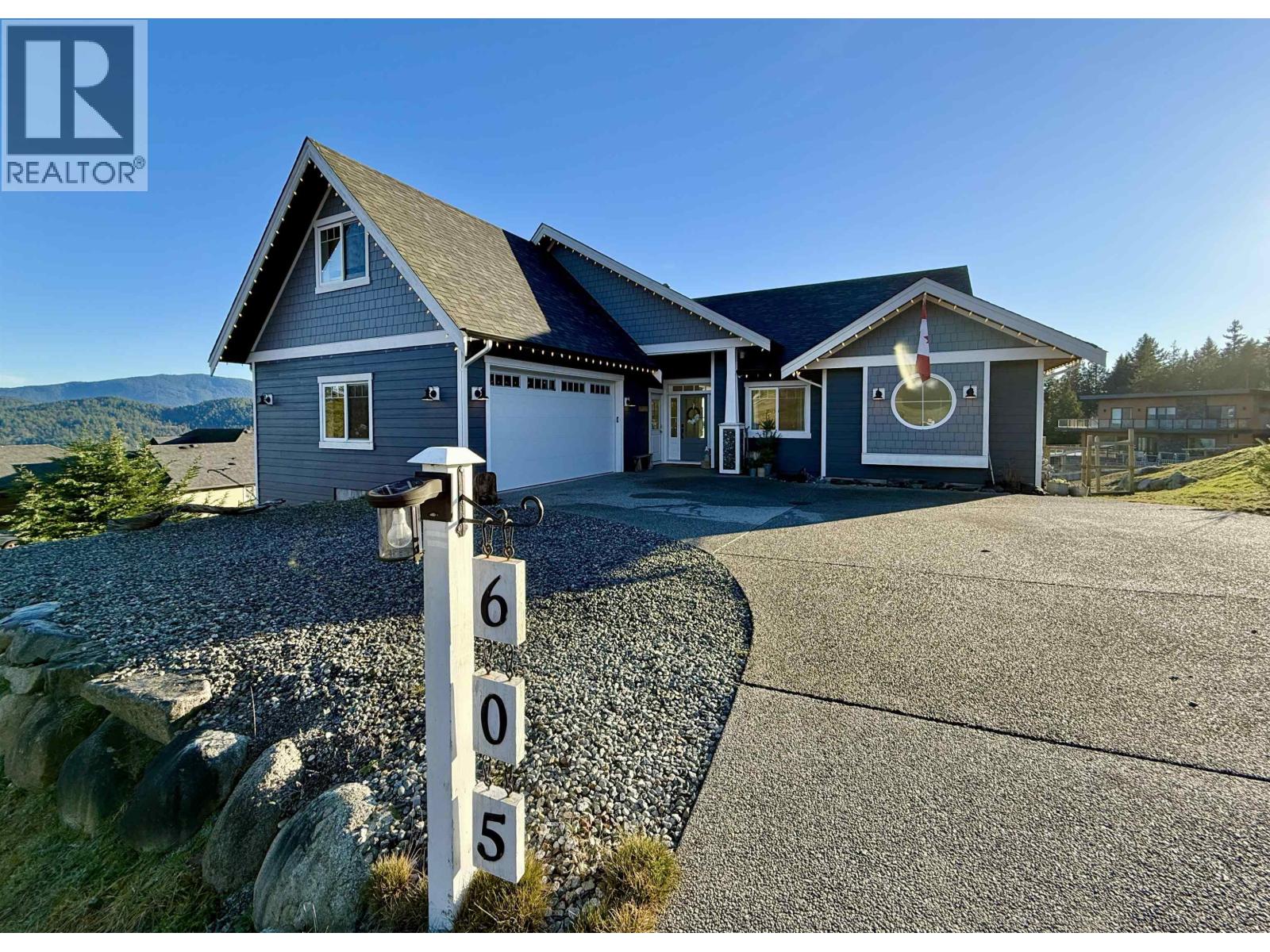 605 WOODLAND AVENUE, Gibsons