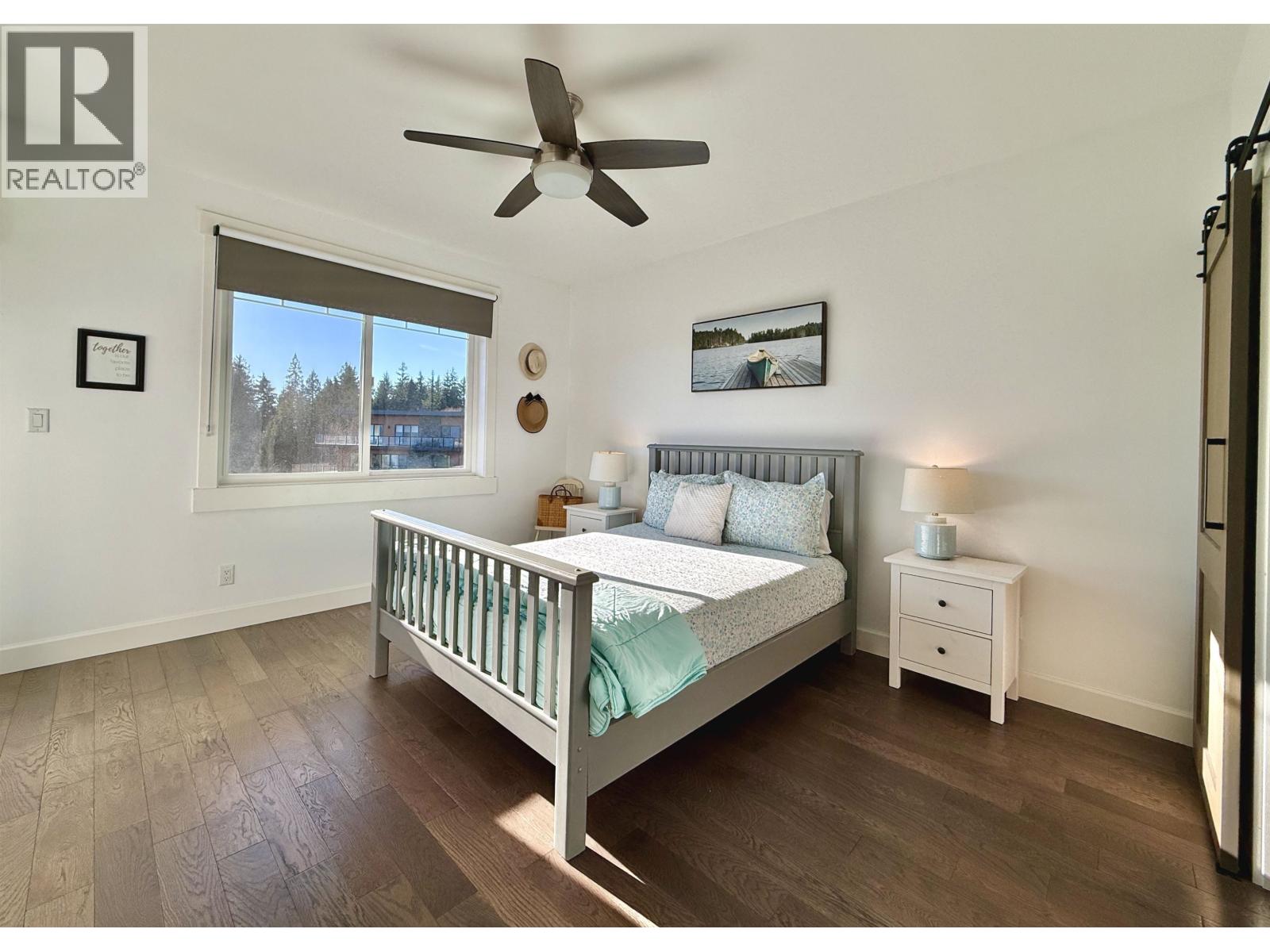 605 WOODLAND AVENUE, Gibsons