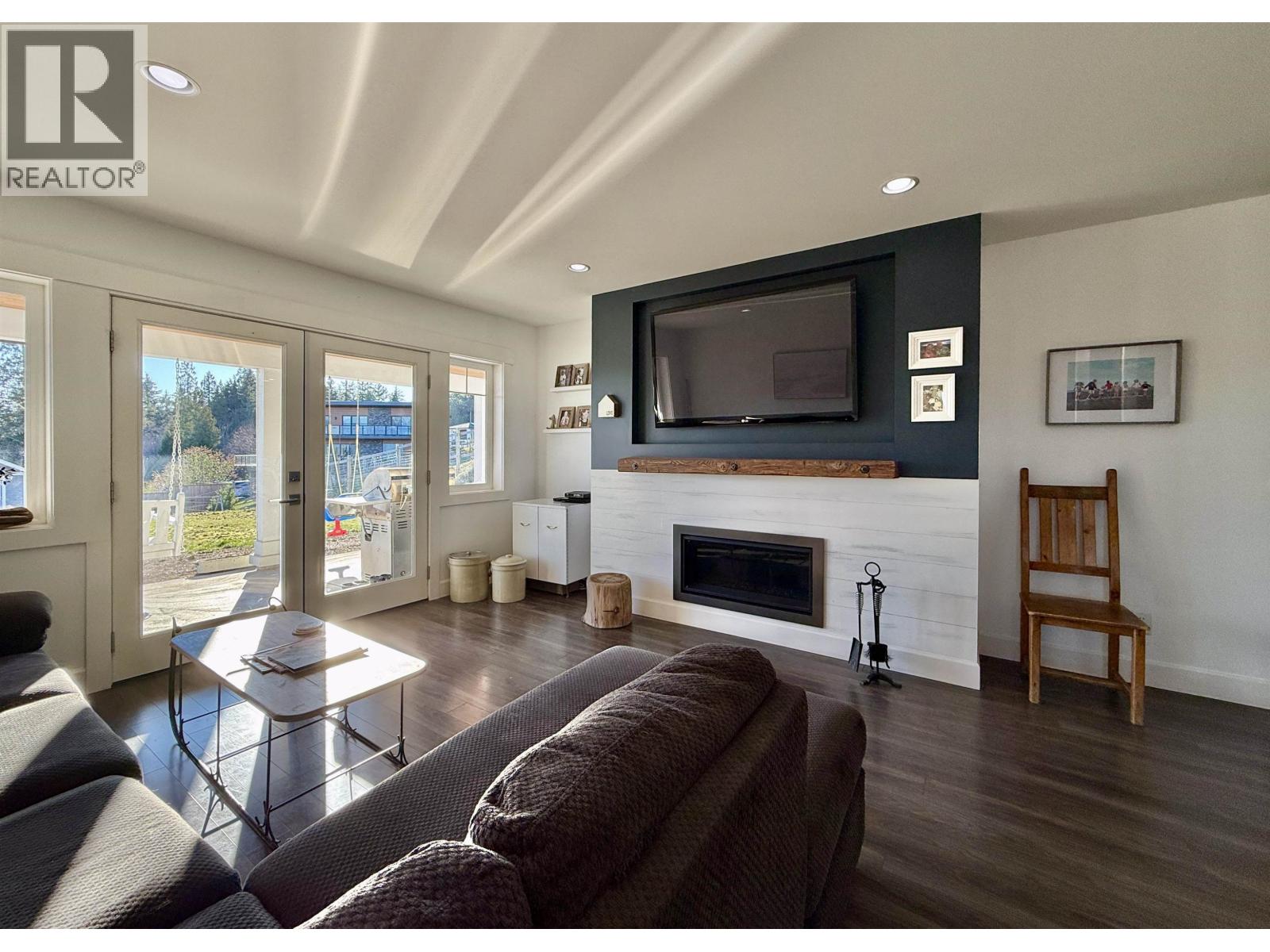 605 WOODLAND AVENUE, Gibsons