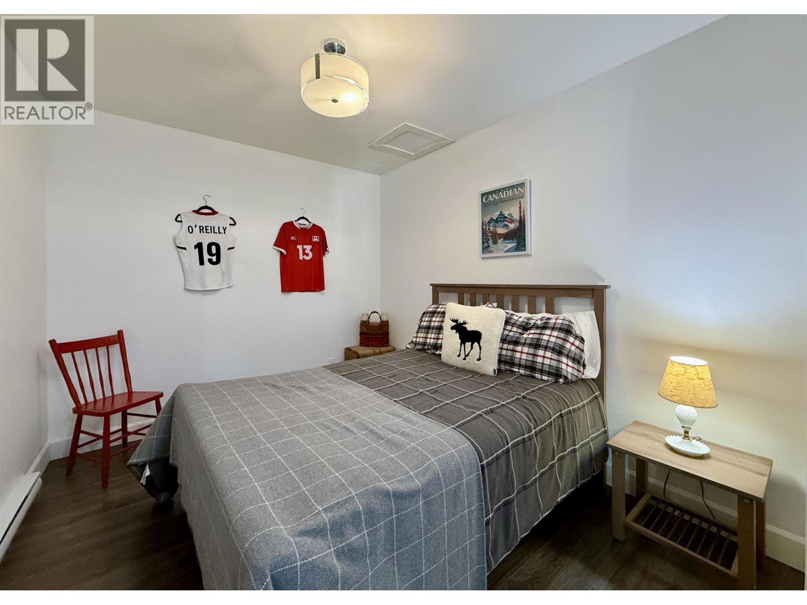 605 WOODLAND AVENUE, Gibsons