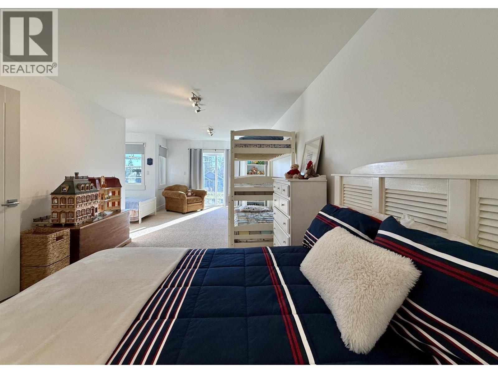 605 WOODLAND AVENUE, Gibsons