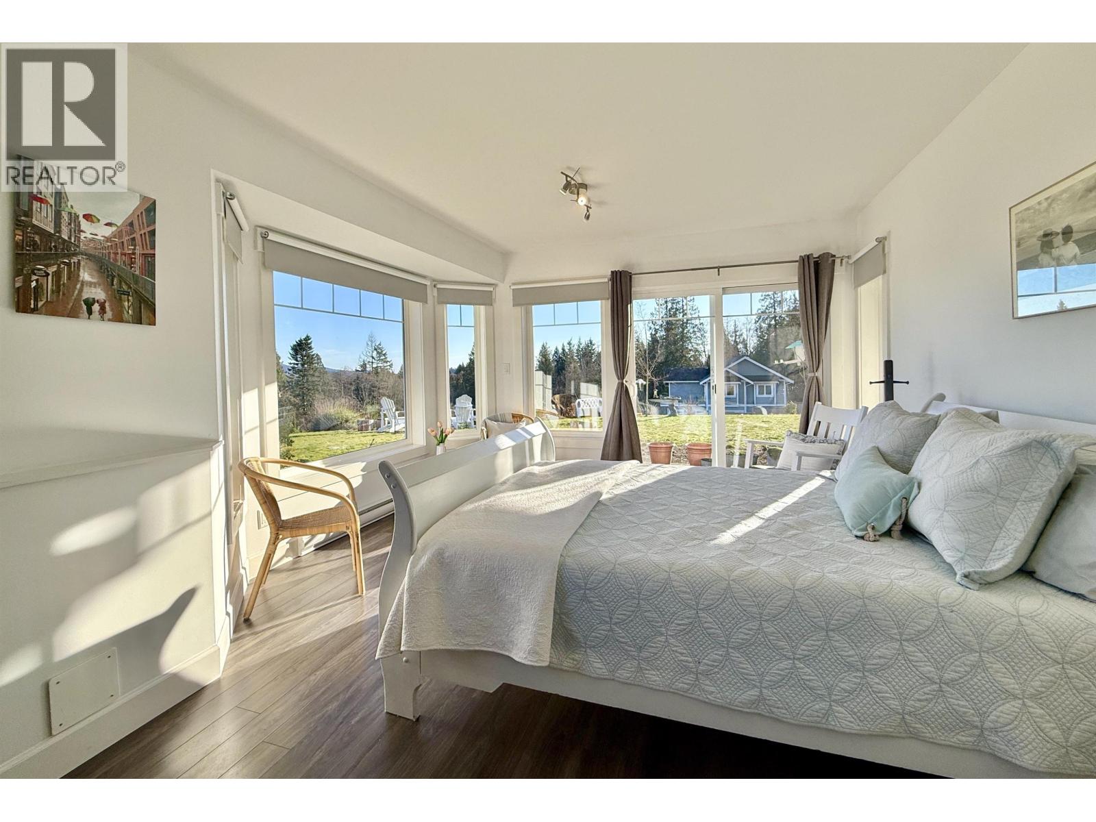 605 WOODLAND AVENUE, Gibsons