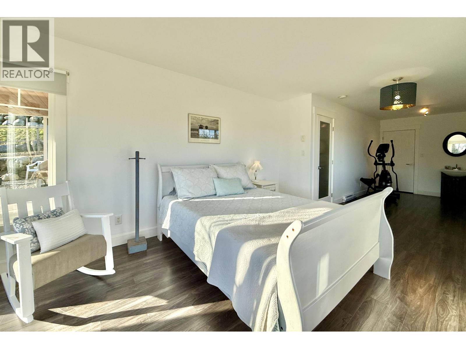 605 WOODLAND AVENUE, Gibsons