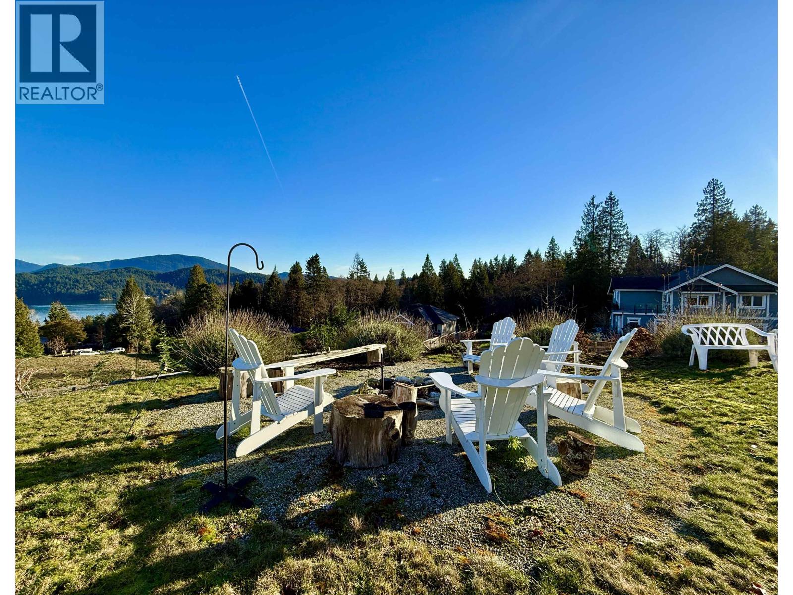 605 WOODLAND AVENUE, Gibsons