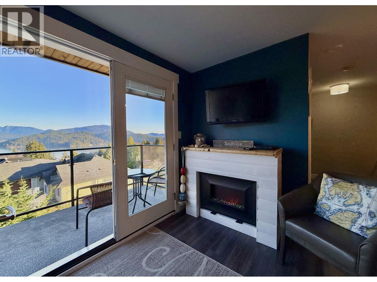 605 WOODLAND AVENUE, Gibsons