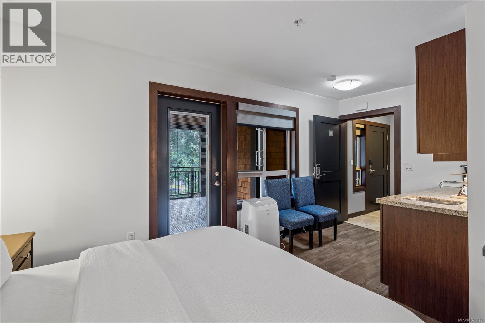 242 1175 Resort Dr, Parksville