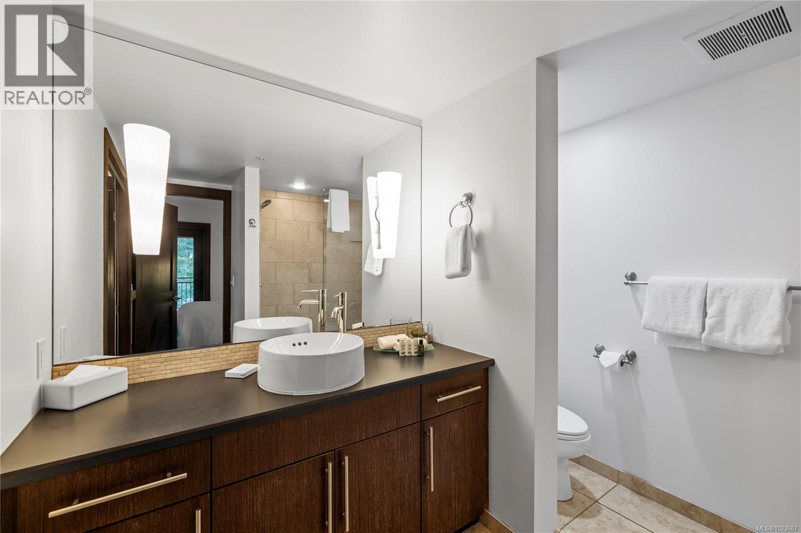 242 1175 Resort Dr, Parksville