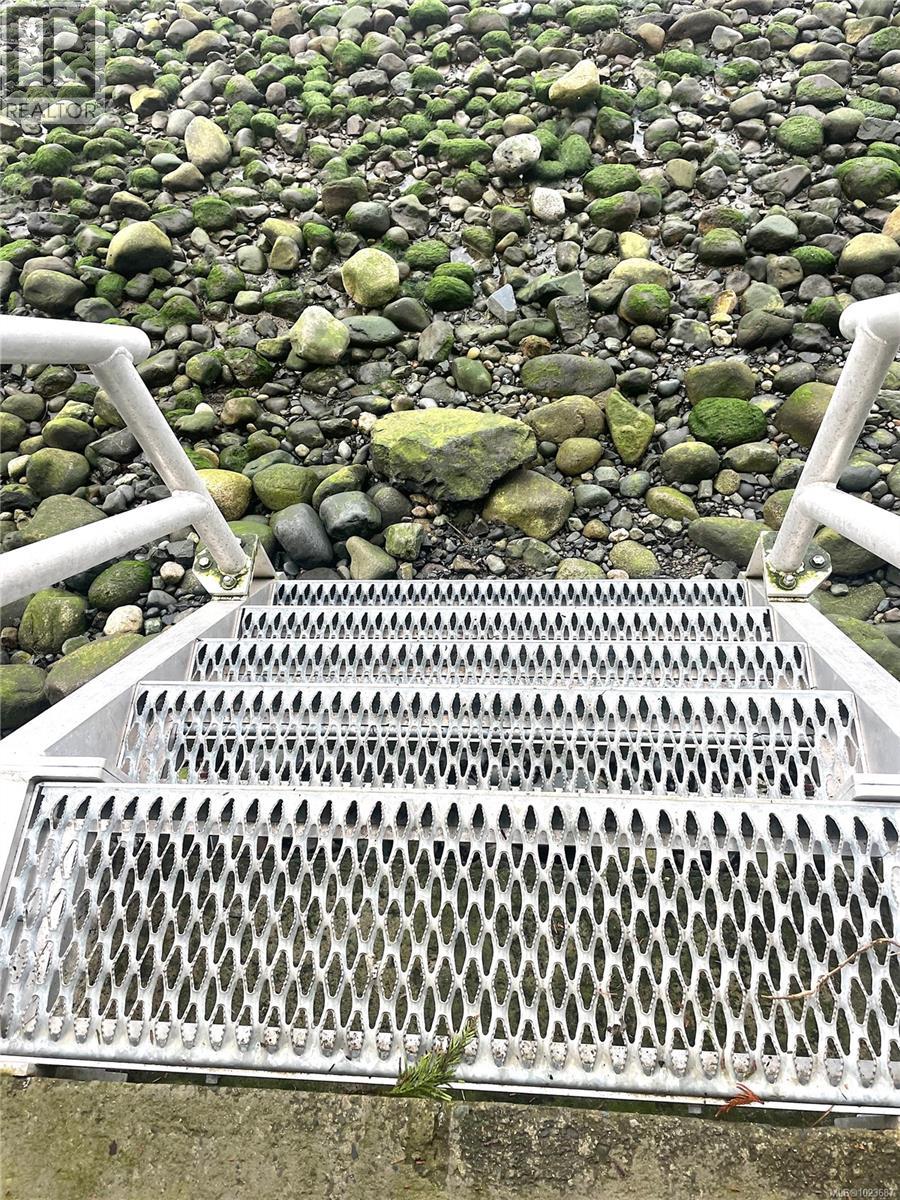 242 1175 Resort Dr, Parksville