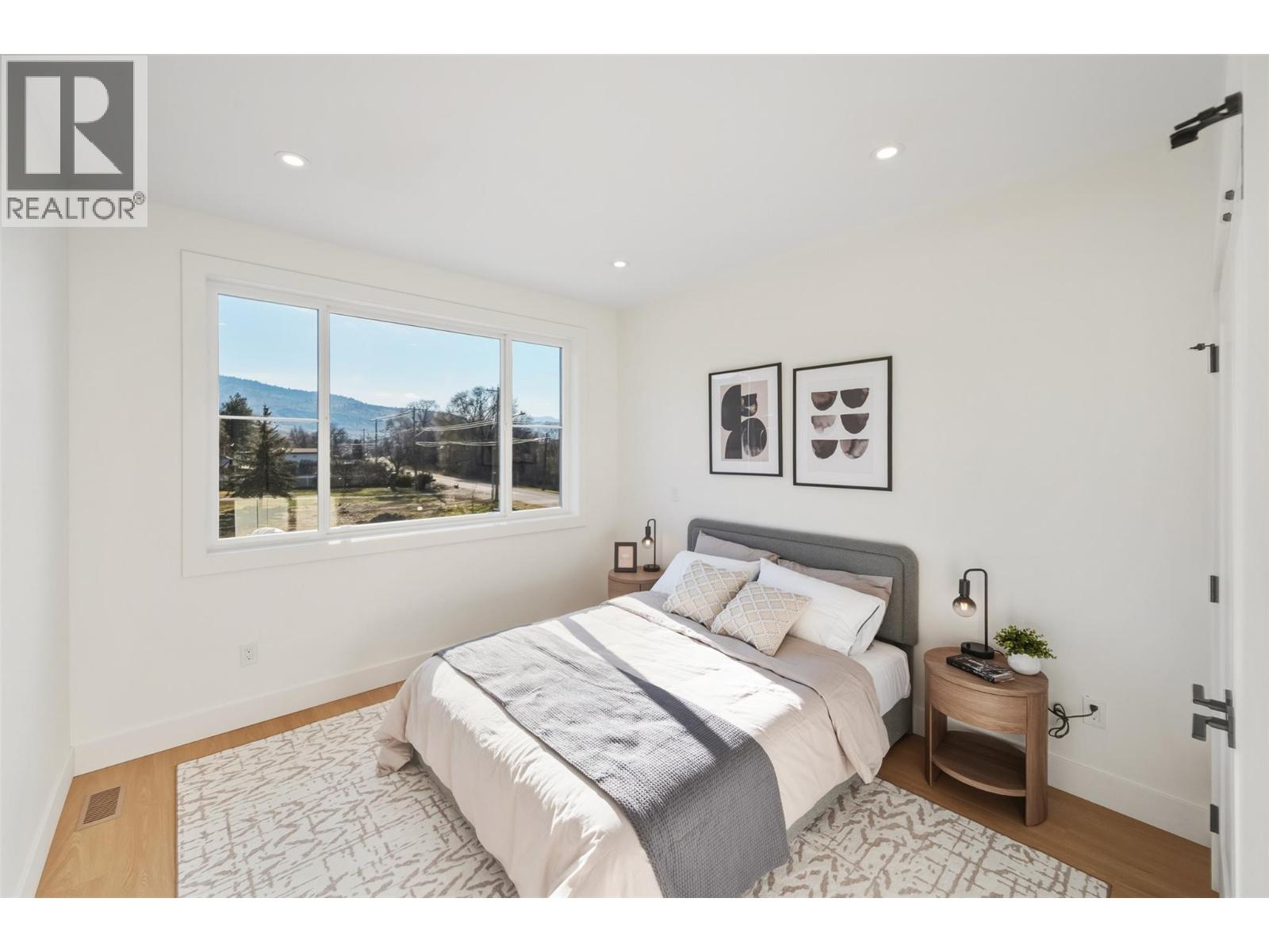 194 Maple Place Unit# 4, Oliver